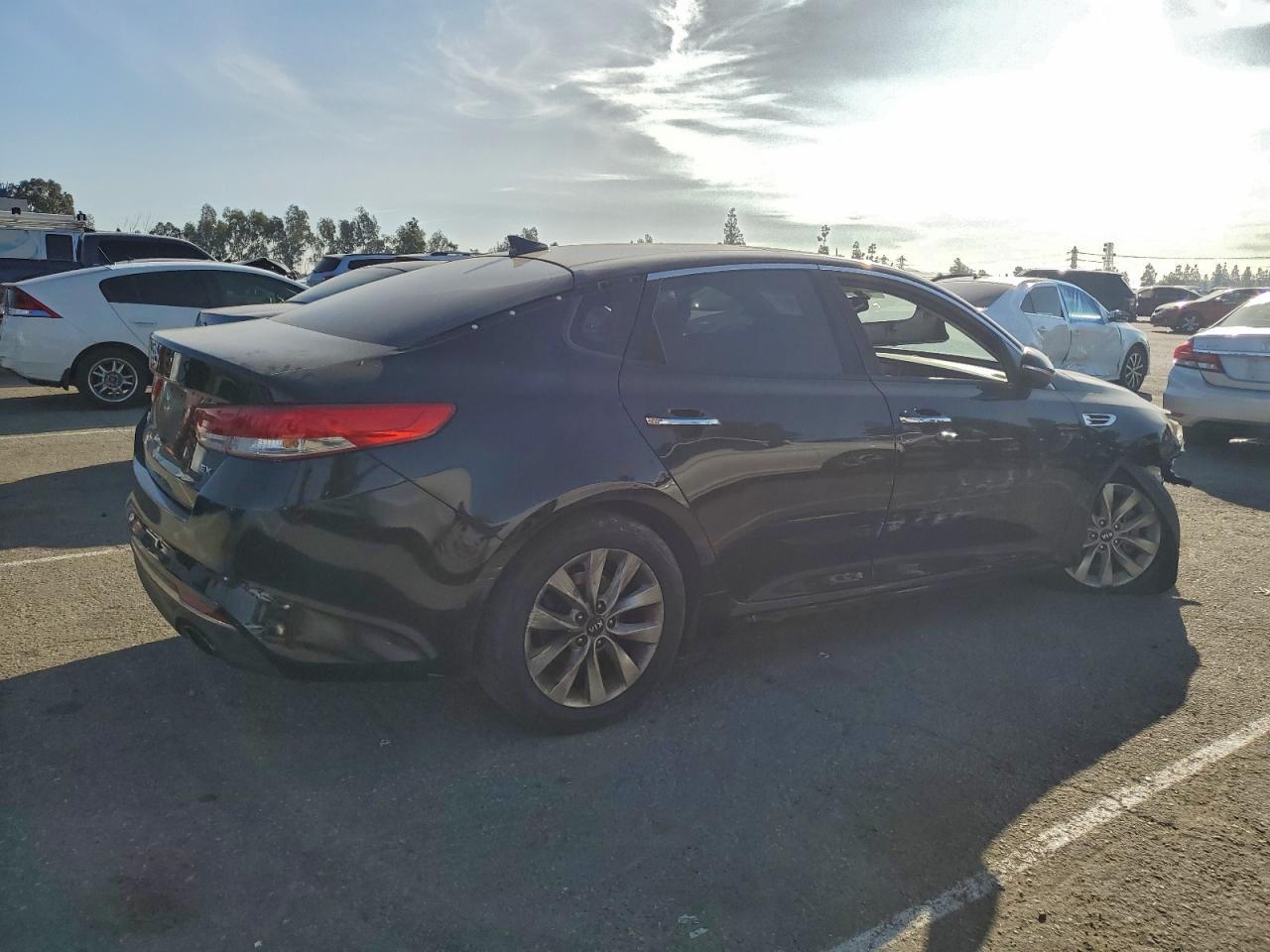 2016 Kia Optima Ex - Image 3