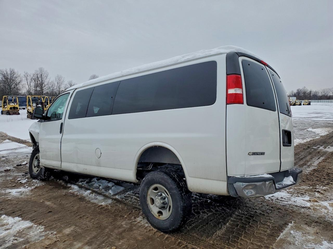2017 Chevrolet Express G3500 Lt - Фото 2