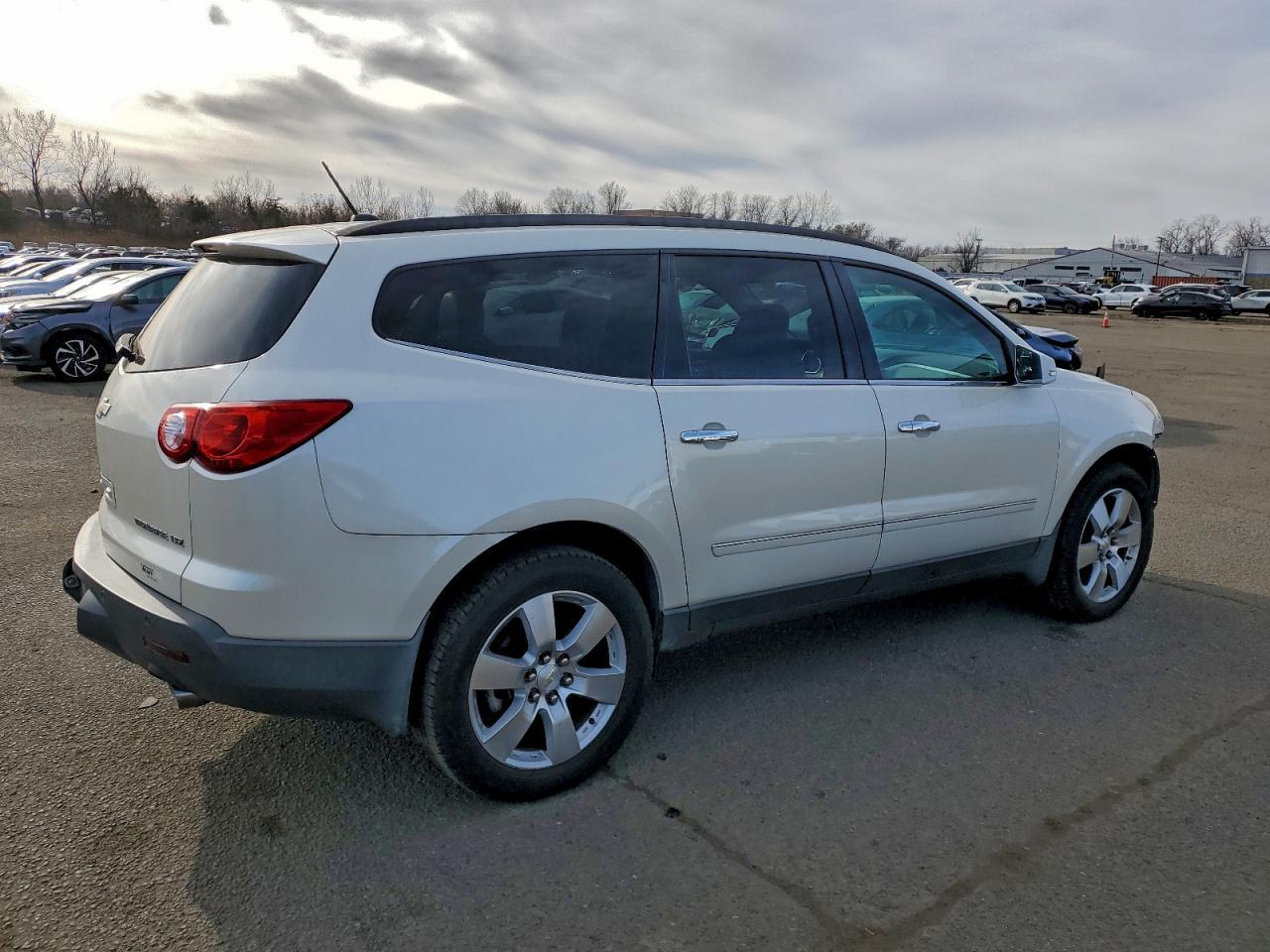 2012 Chevrolet Traverse Ltz - Image 3