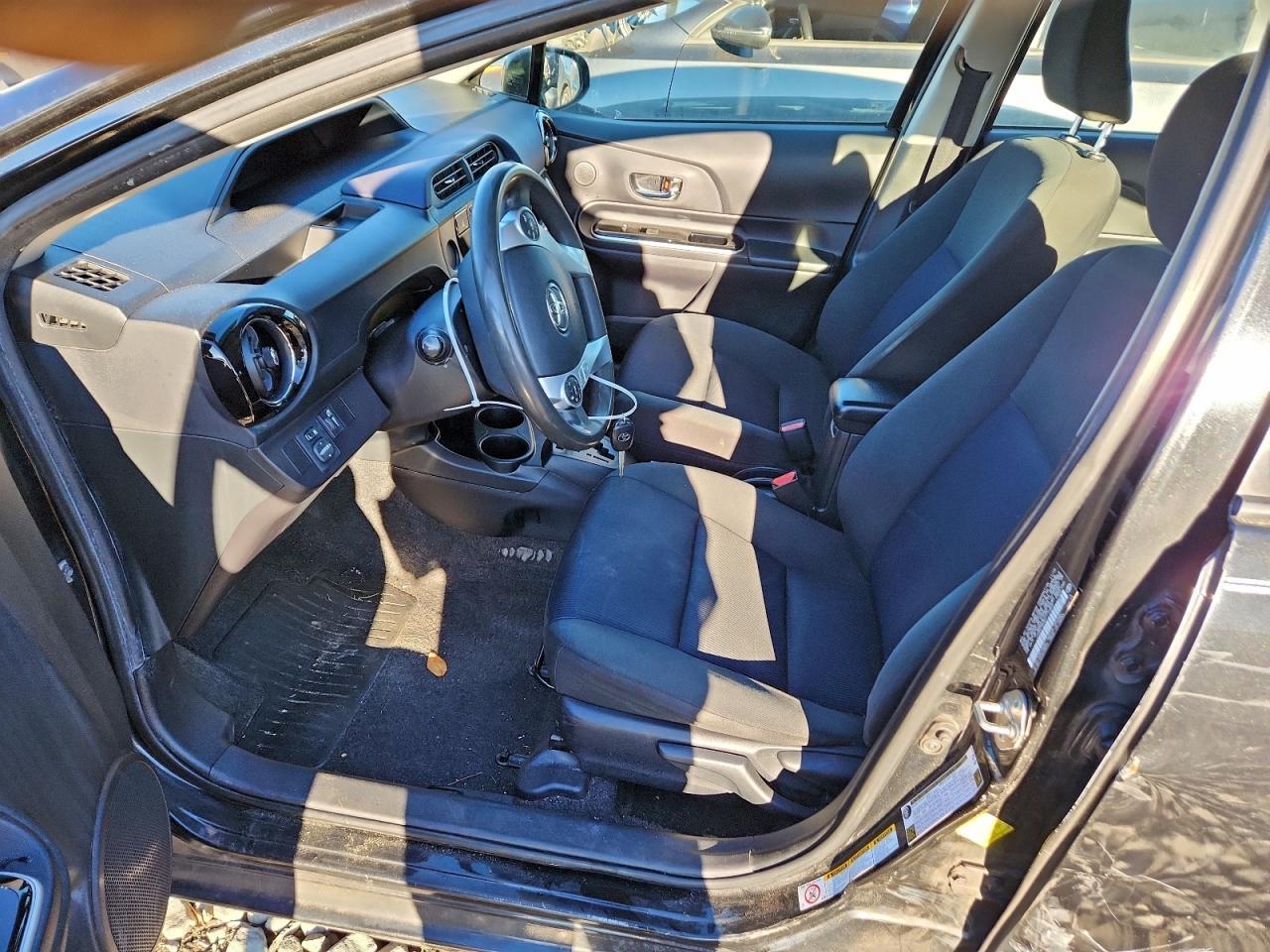 2016 Toyota Prius C - Фото 7