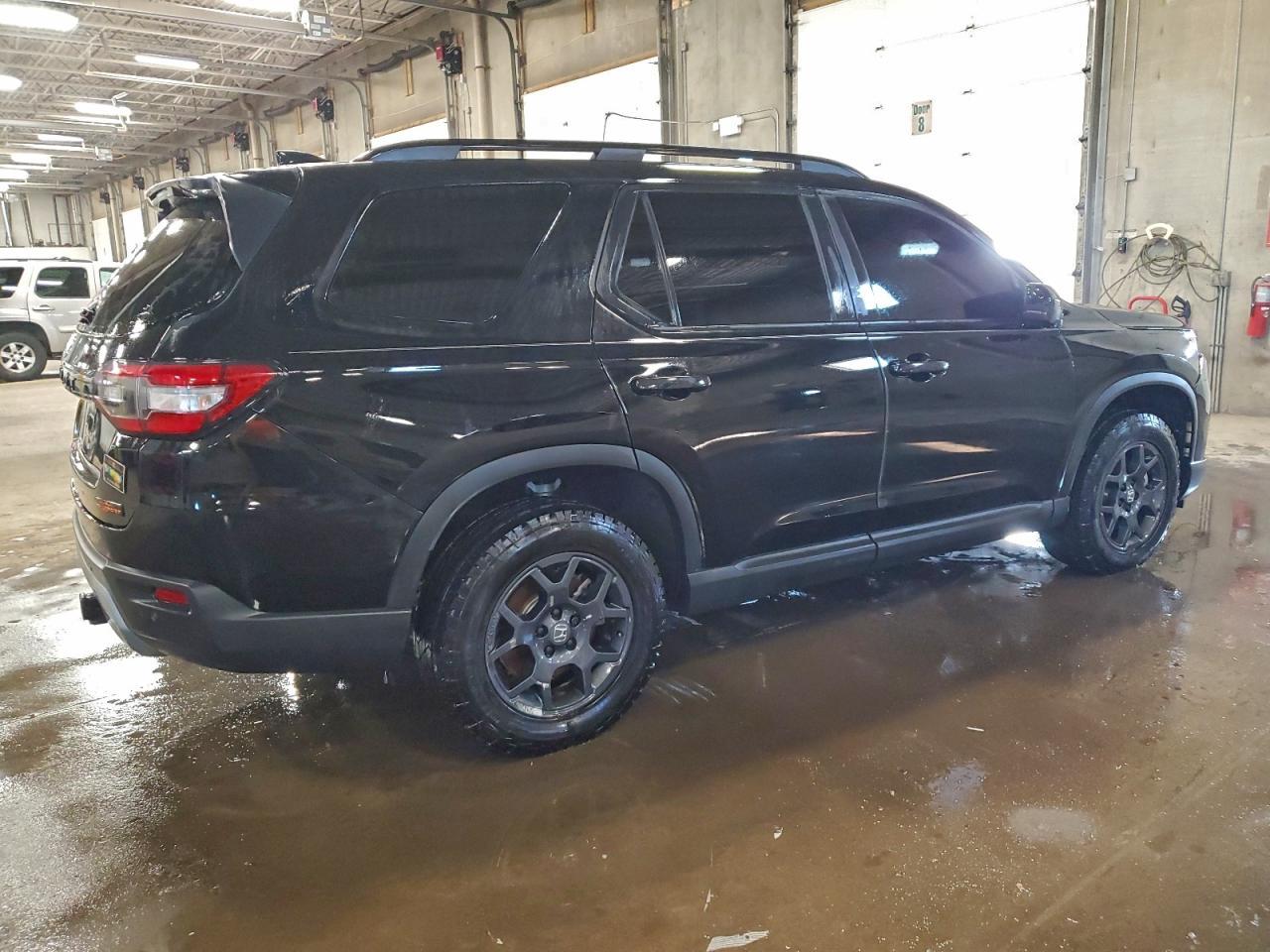 2025 Honda Pilot Trailsport - Image 3