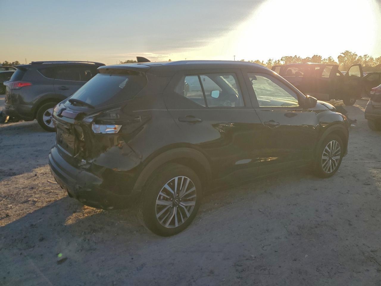 2024 Nissan Kicks Sv - Image 3