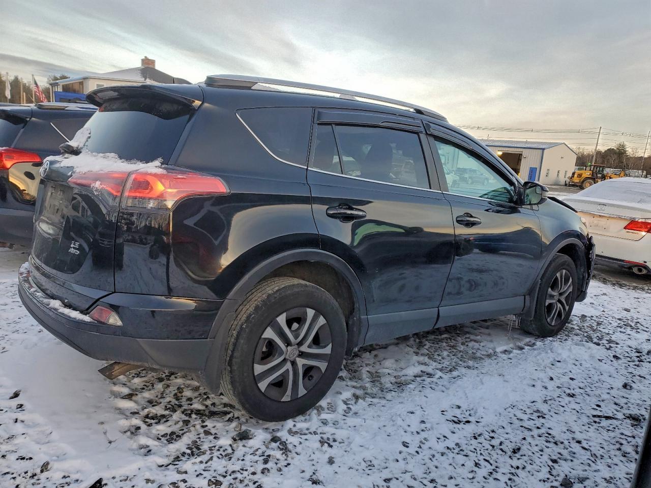 2017 Toyota Rav4 Le - Image 3