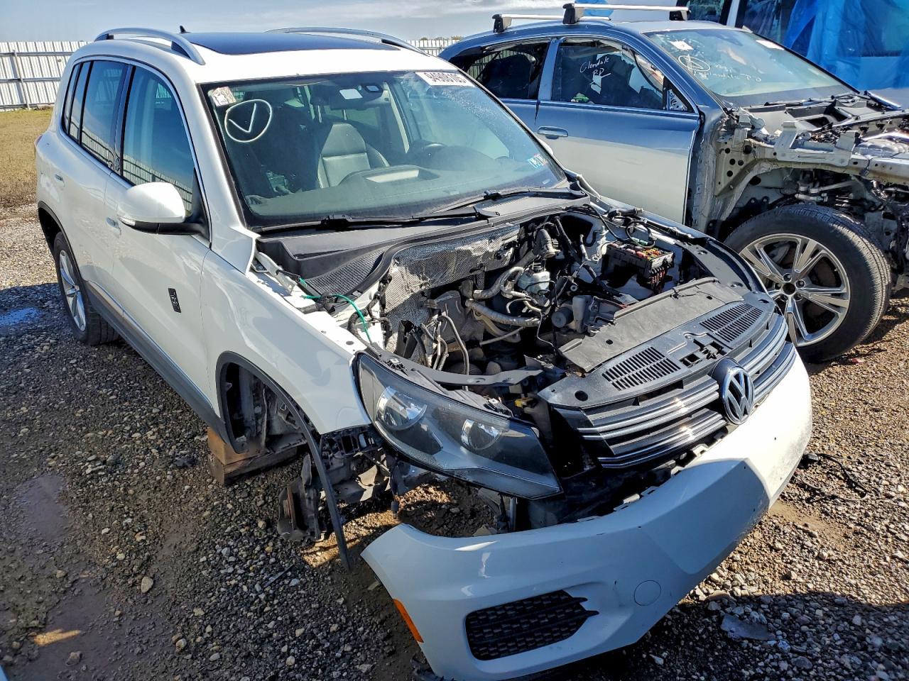 2017 Volkswagen Tiguan Wolfsburg - Image 4