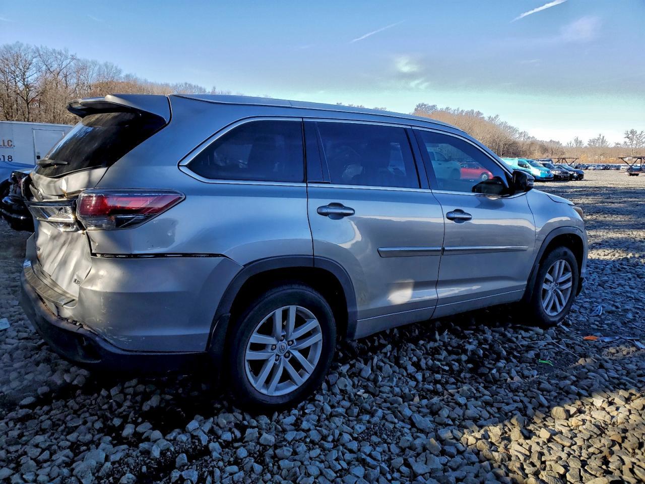 2015 Toyota Highlander Le - Image 3