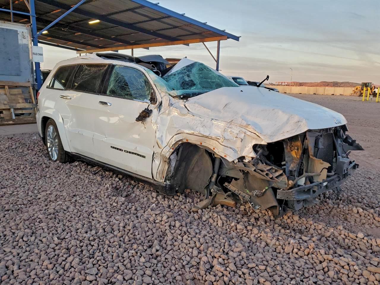 2018 Jeep Grand Cherokee Summit - Image 4