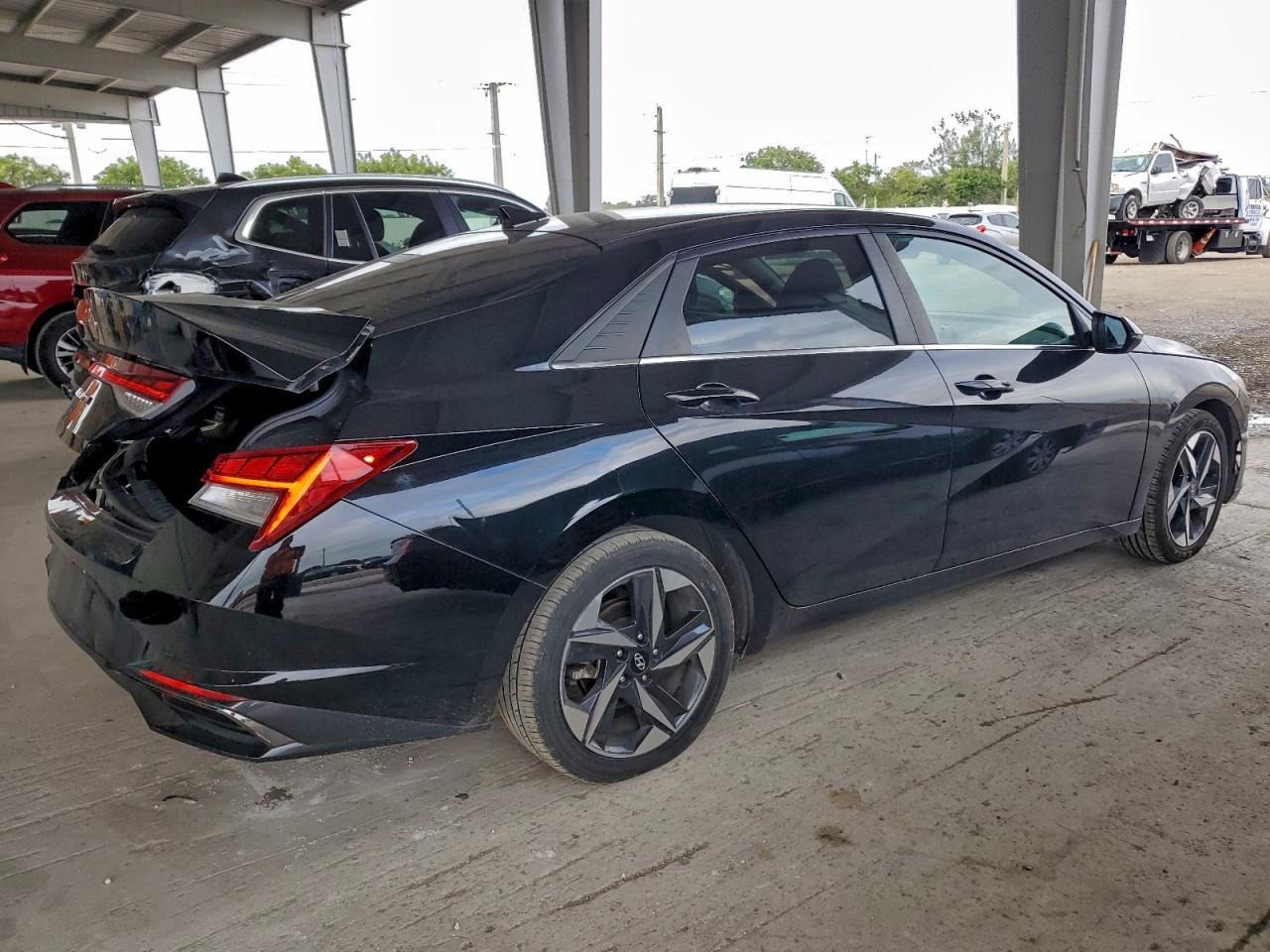 2022 Hyundai Elantra Sel - Image 3