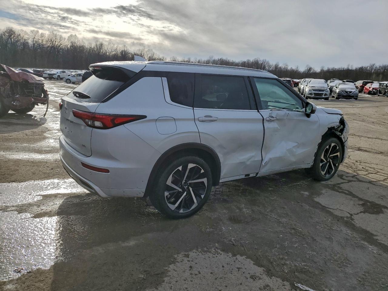 2022 Mitsubishi Outlander Sel - Image 3