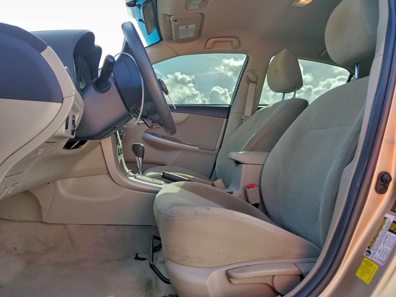 2013 Toyota Corolla Base - Фото 7