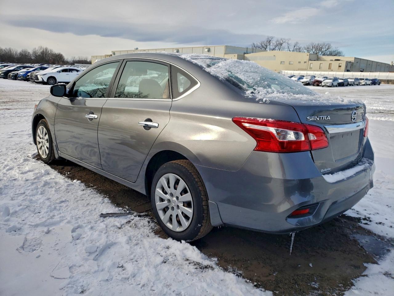 2016 Nissan Sentra S - Фото 2