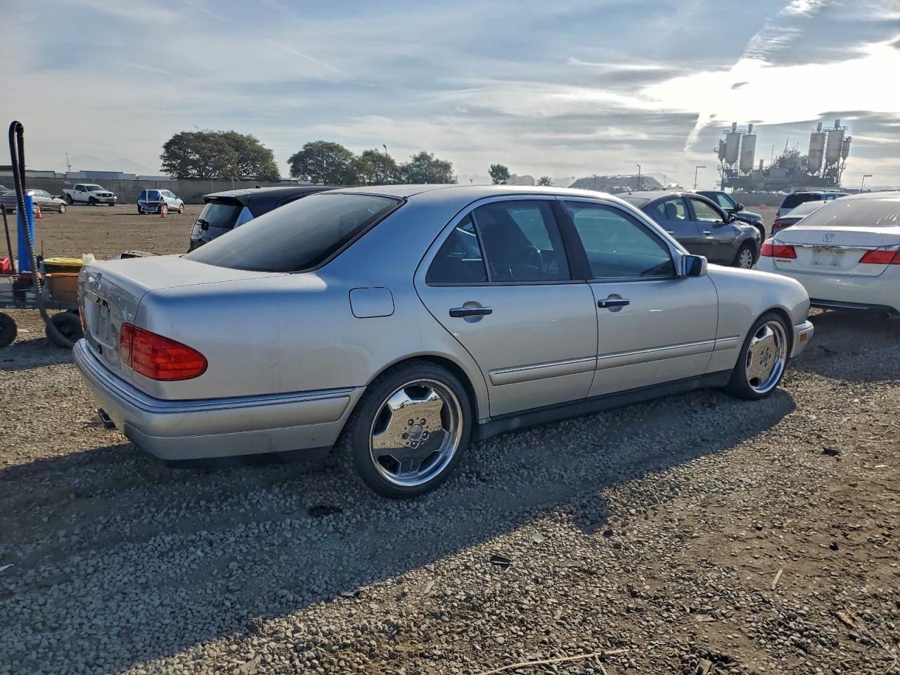 1997 Mercedes-Benz E 320 - Image 3