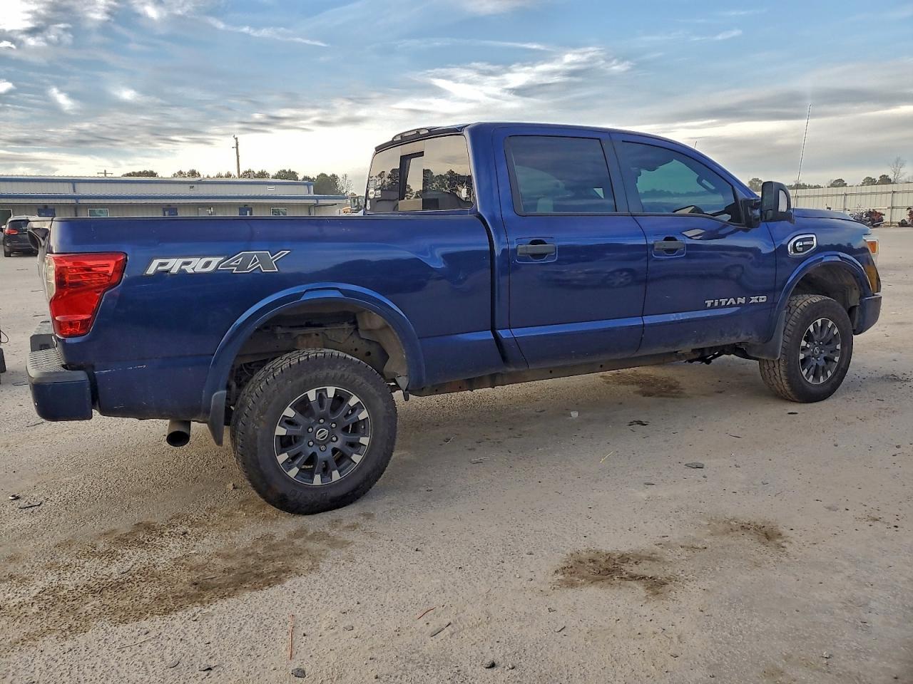 2017 Nissan Titan Xd Sl - Image 3