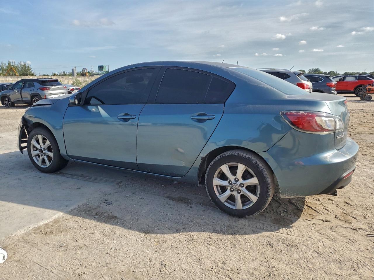 2011 Mazda 3 I - Image 2