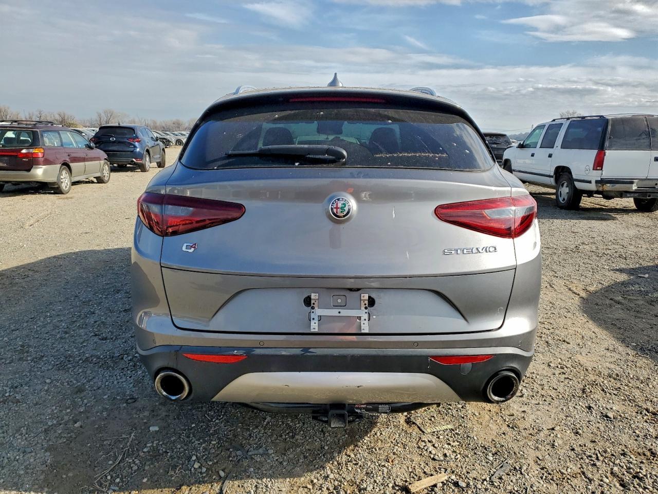 2018 Alfa Romeo Stelvio - Image 6