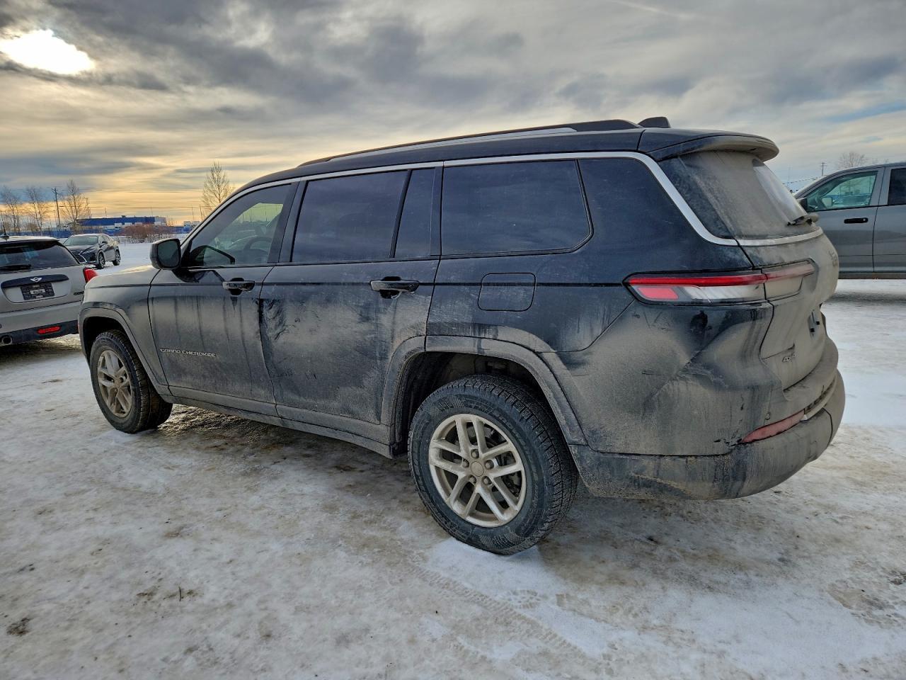 2023 Jeep Grand Cherokee L Laredo - Image 2