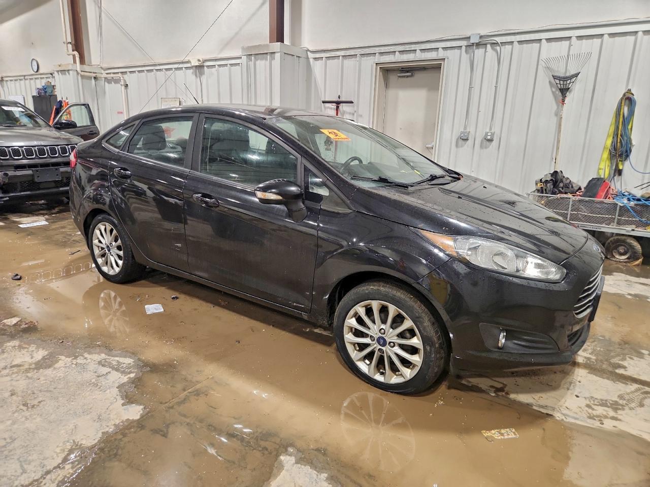 2014 Ford Fiesta Se - Фото 4