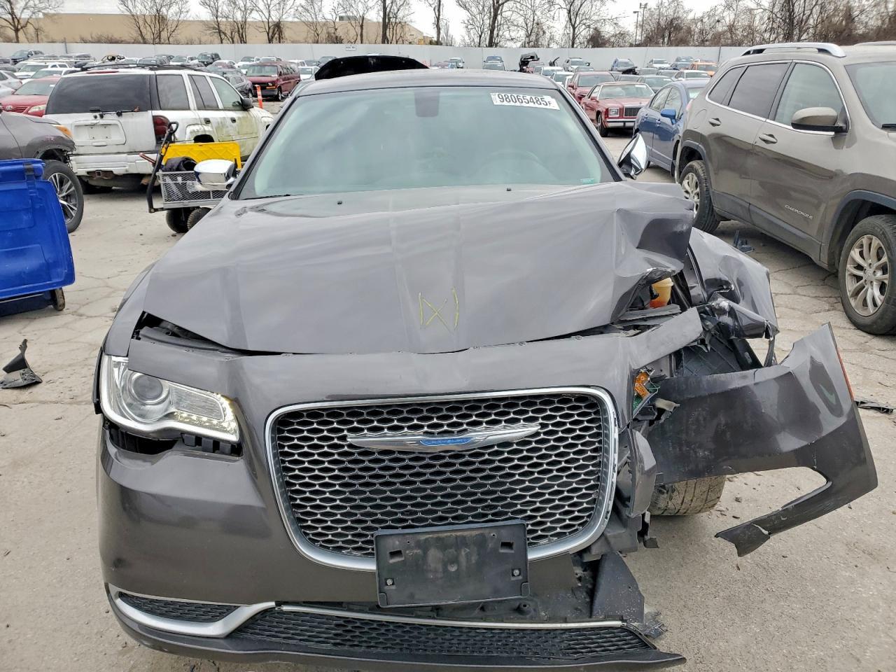 2018 Chrysler 300 Touring - Фото 5