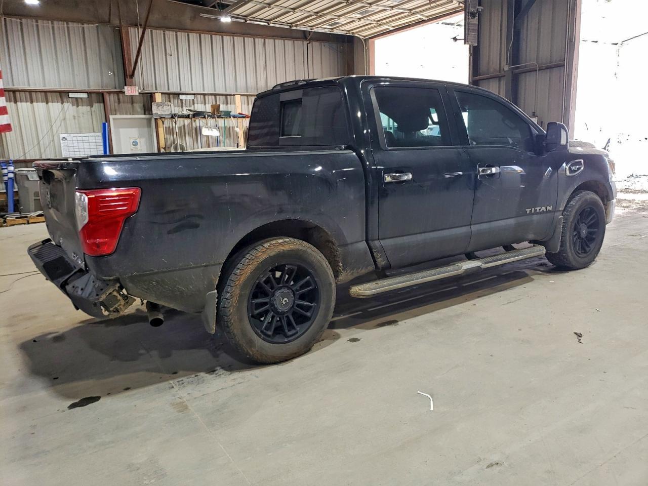 2017 Nissan Titan Sv - Image 3