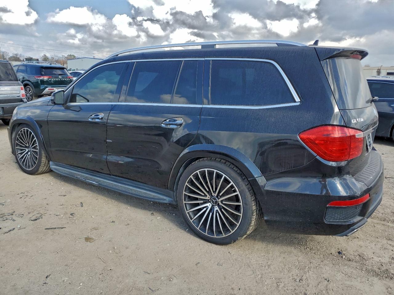 2013 Mercedes-Benz Gl 550 4Matic - Image 2