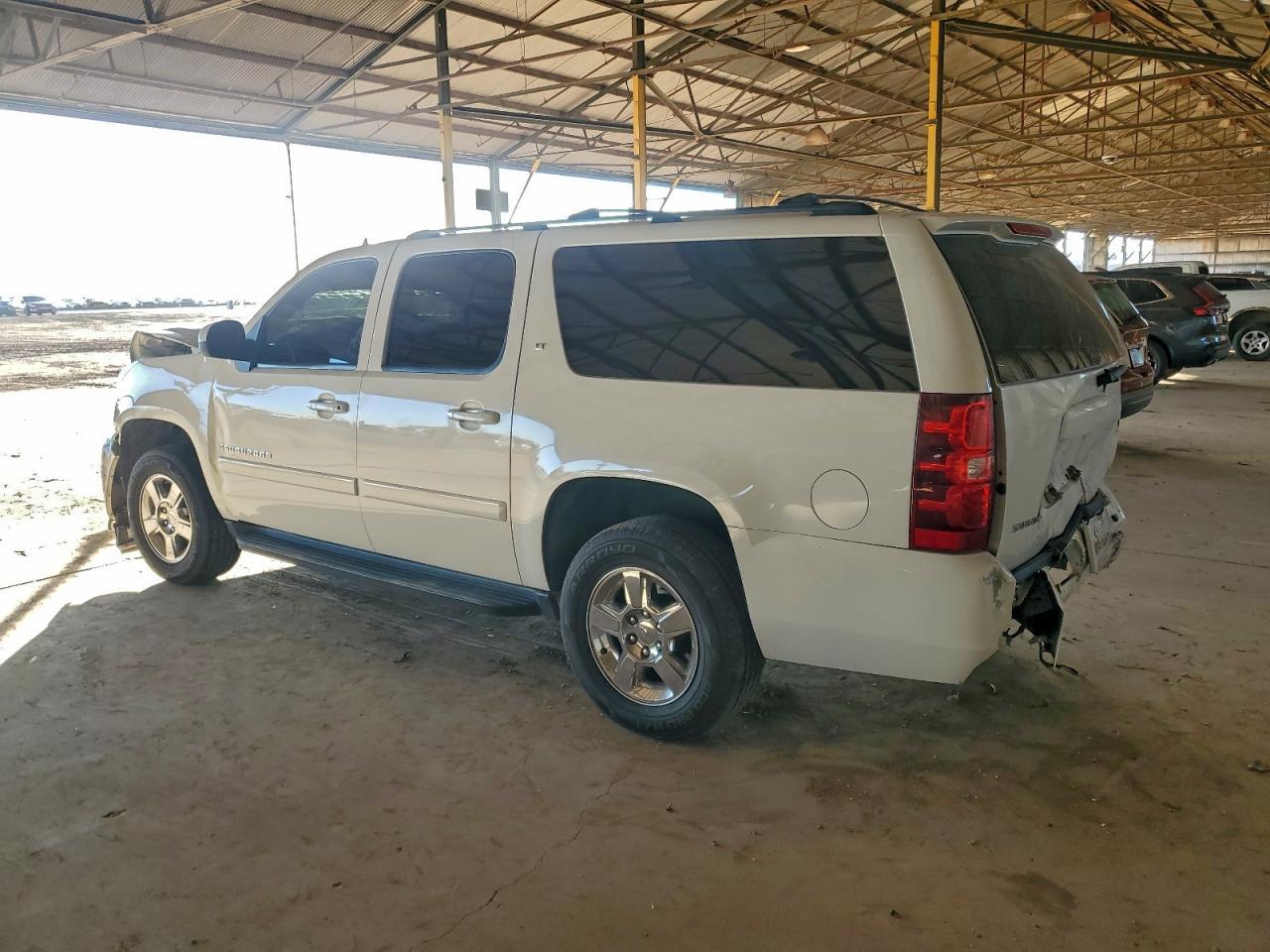 2007 Chevrolet Suburban C1500 - Image 2