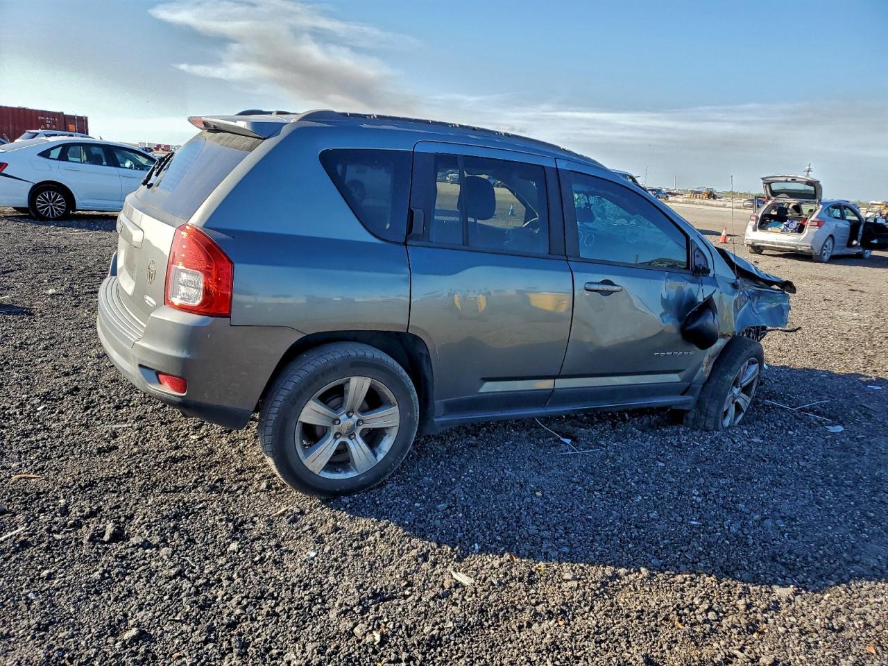 2012 Jeep Compass Latitude - Фото 3
