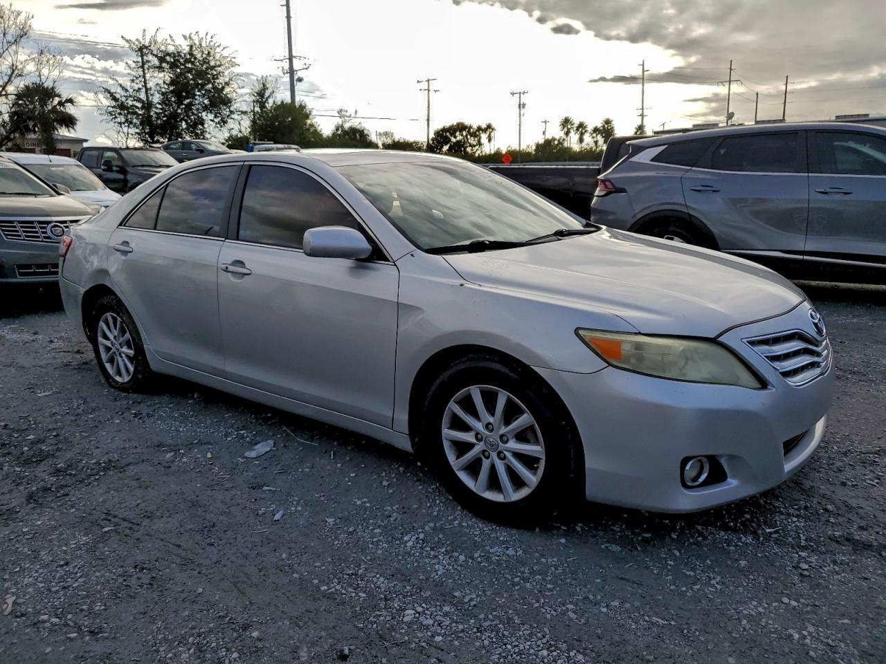 2010 Toyota Camry Se - Image 4
