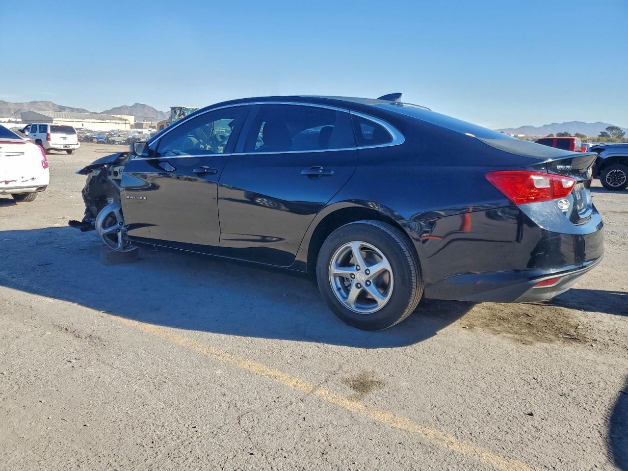 2017 Chevrolet Malibu Ls - Фото 2