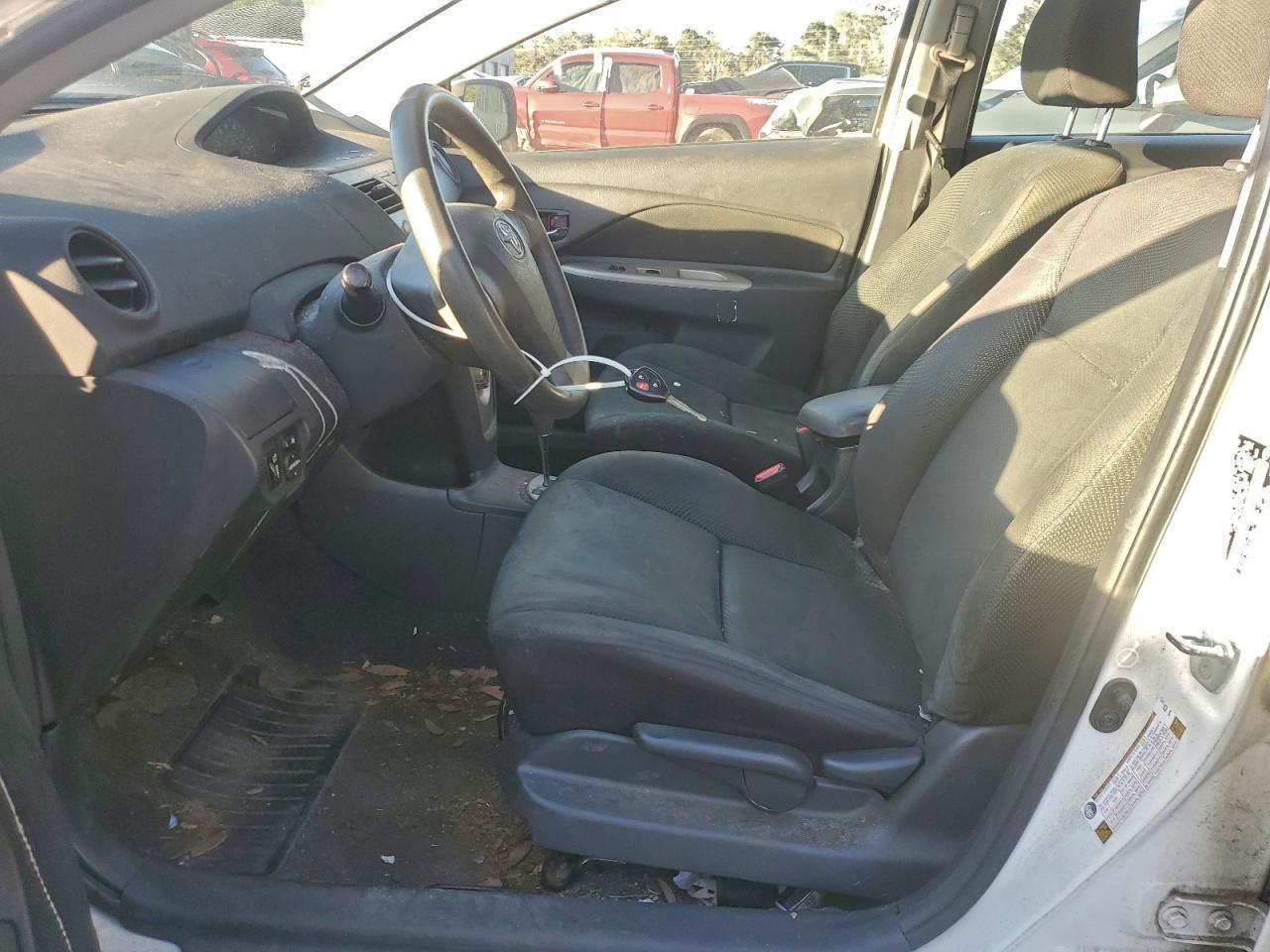 2011 Toyota Yaris - Фото 7