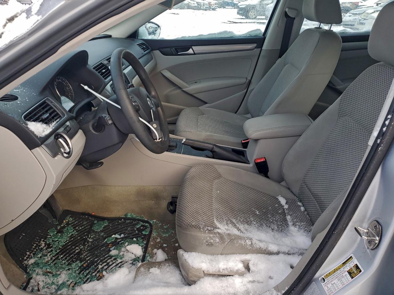 2015 Volkswagen Passat S - Image 7