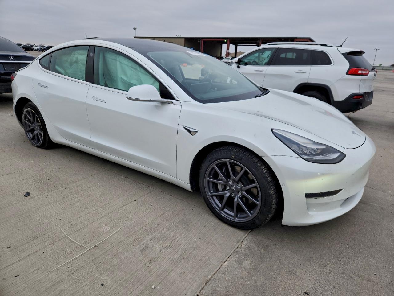 2020 Tesla Model 3 - Фото 4