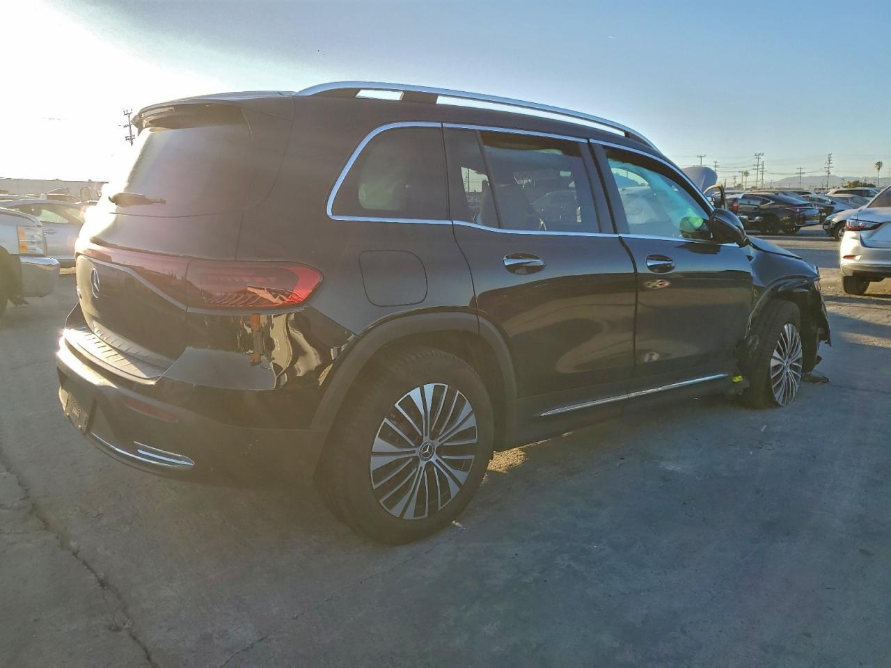 2025 Mercedes-Benz Eqb 250+ - Image 3