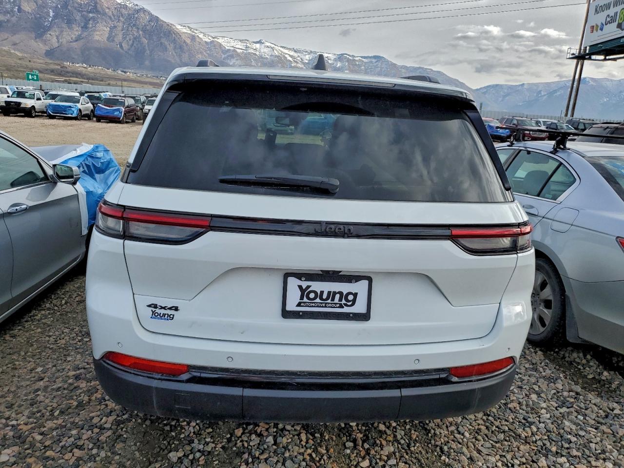 2023 Jeep Grand Cherokee Laredo - Image 6