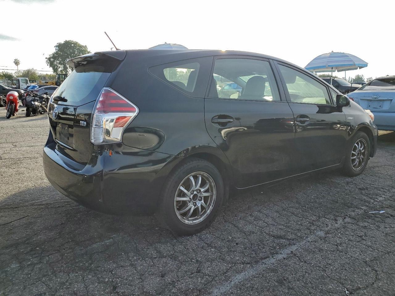 2016 Toyota Prius V - Image 3