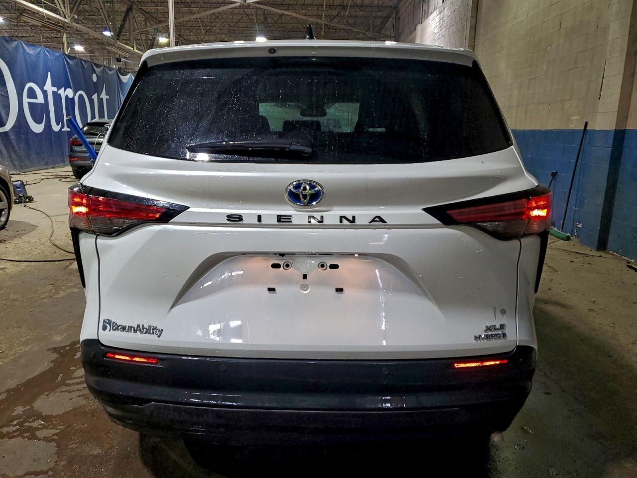 2022 Toyota Sienna Xle - Фото 6