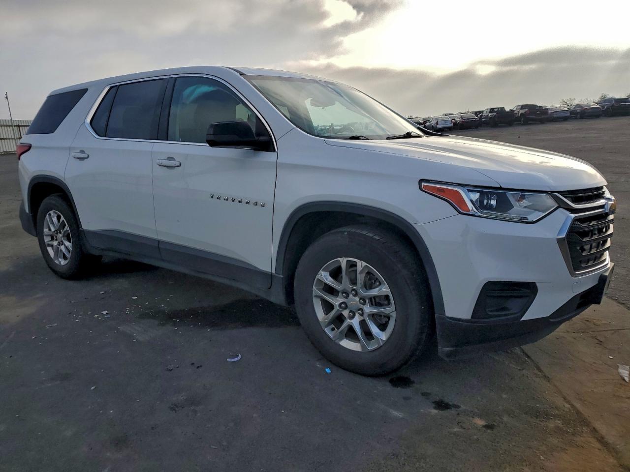 2021 Chevrolet Traverse Ls - Image 4