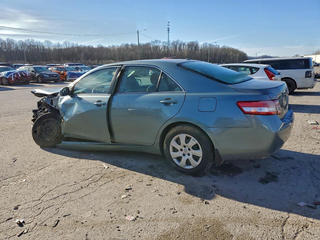 2011 Toyota Camry Base - Фото 2