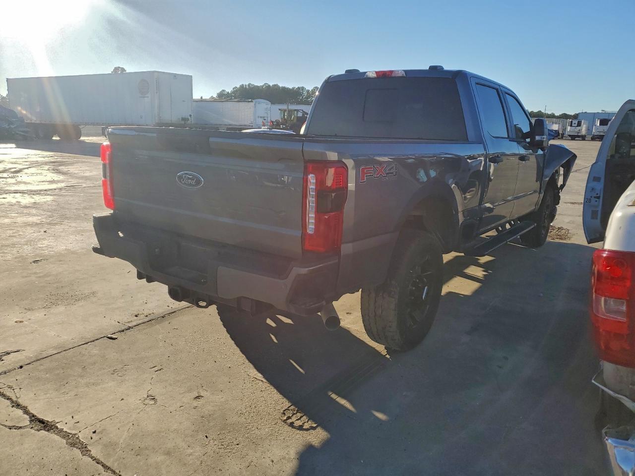 2024 Ford F250 Super Duty - Image 3