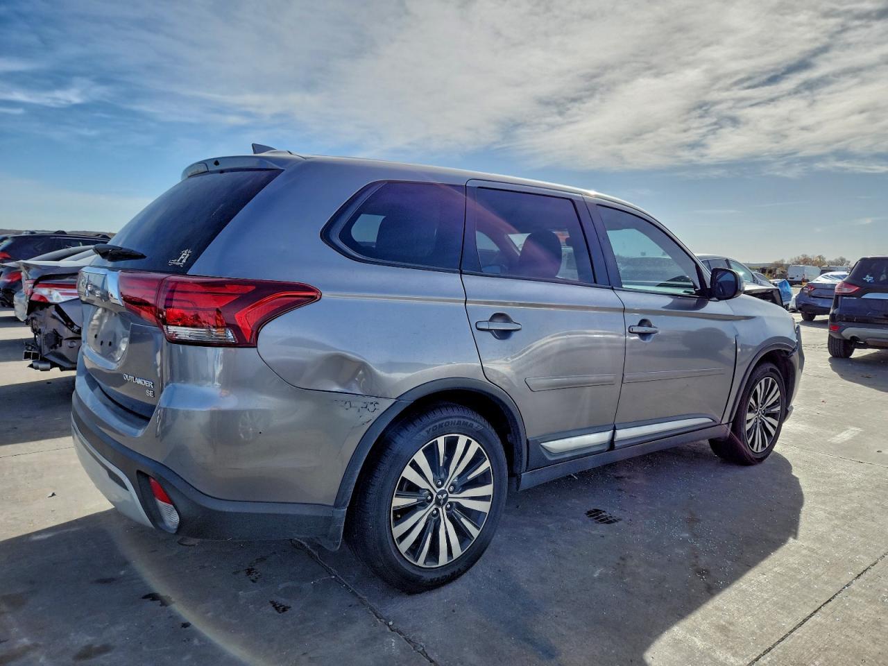 2019 Mitsubishi Outlander Se - Image 3