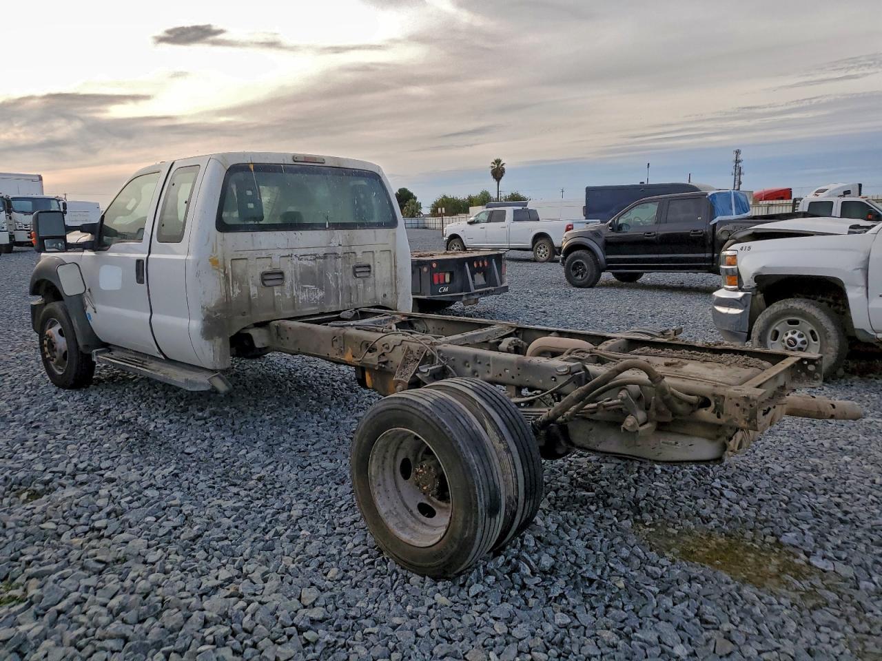 2012 Ford F550 Super Duty Truck Cab And Chassis - Фото 2