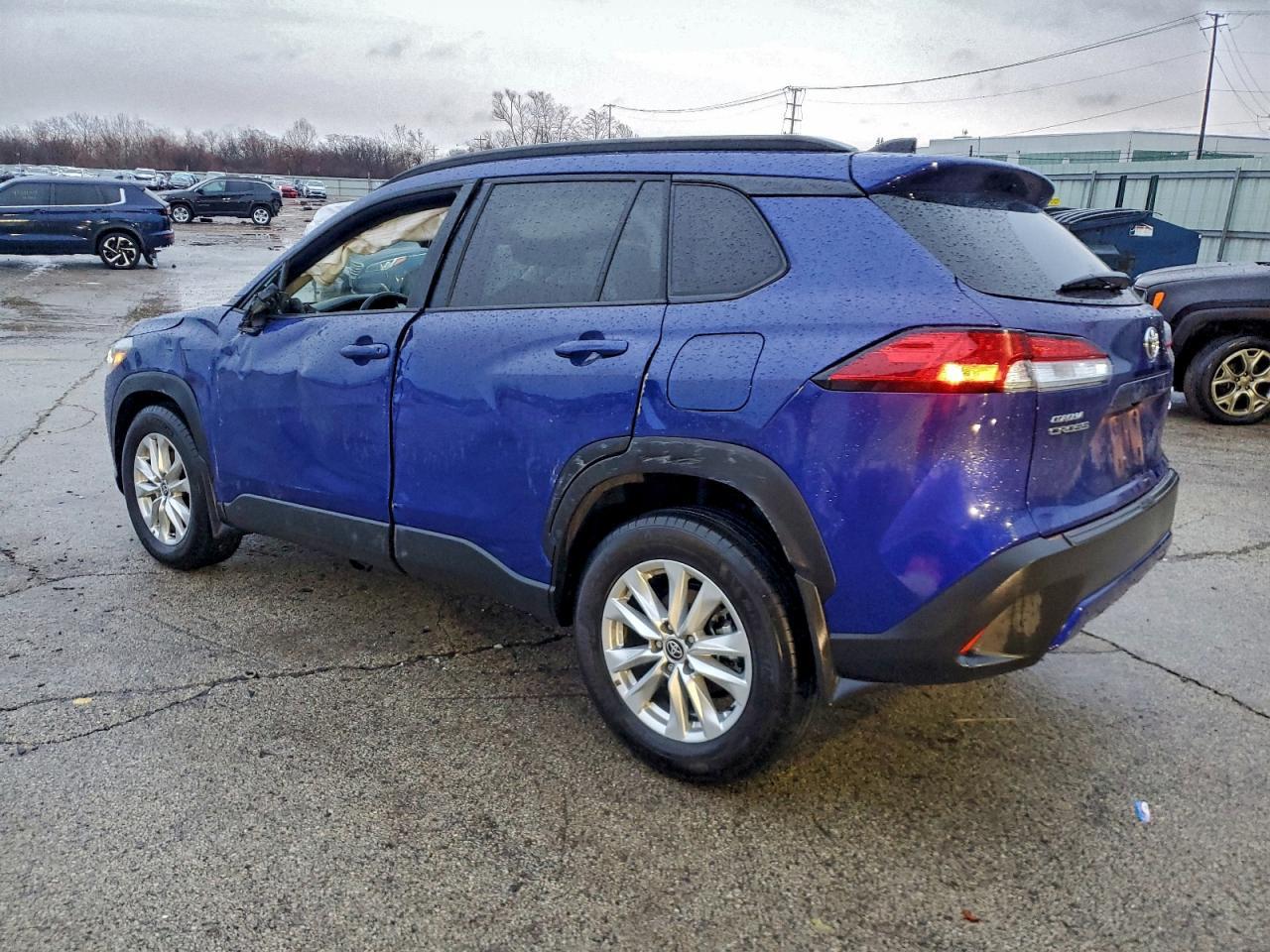 2025 Toyota Corolla Cross Le - Фото 2