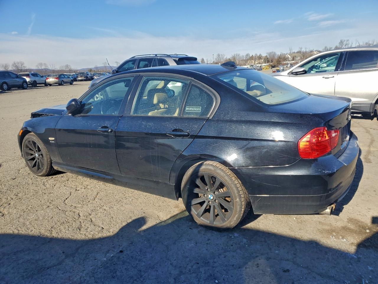 2011 BMW 328 Xi Sulev - Image 2