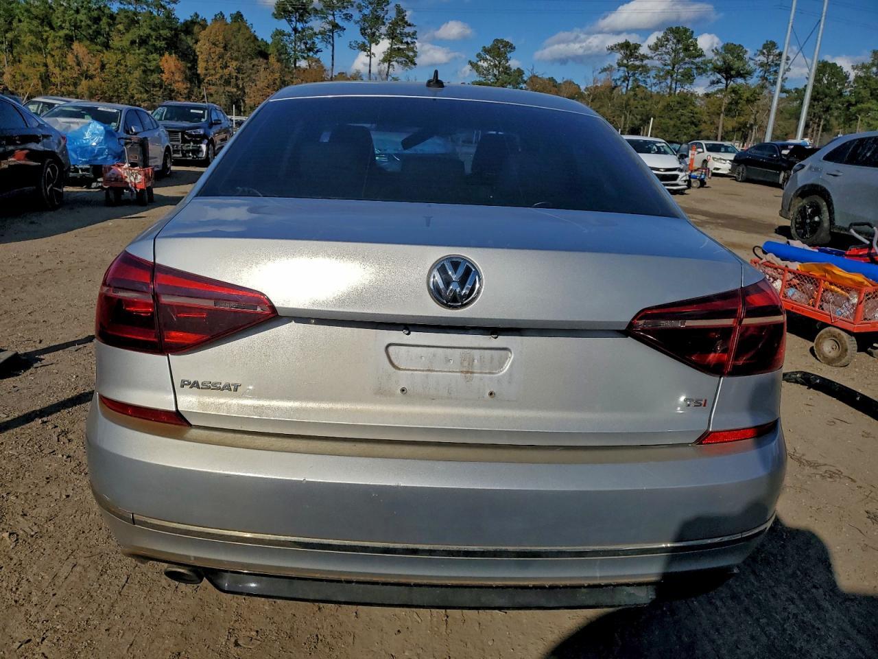 2018 Volkswagen Passat S - Фото 6