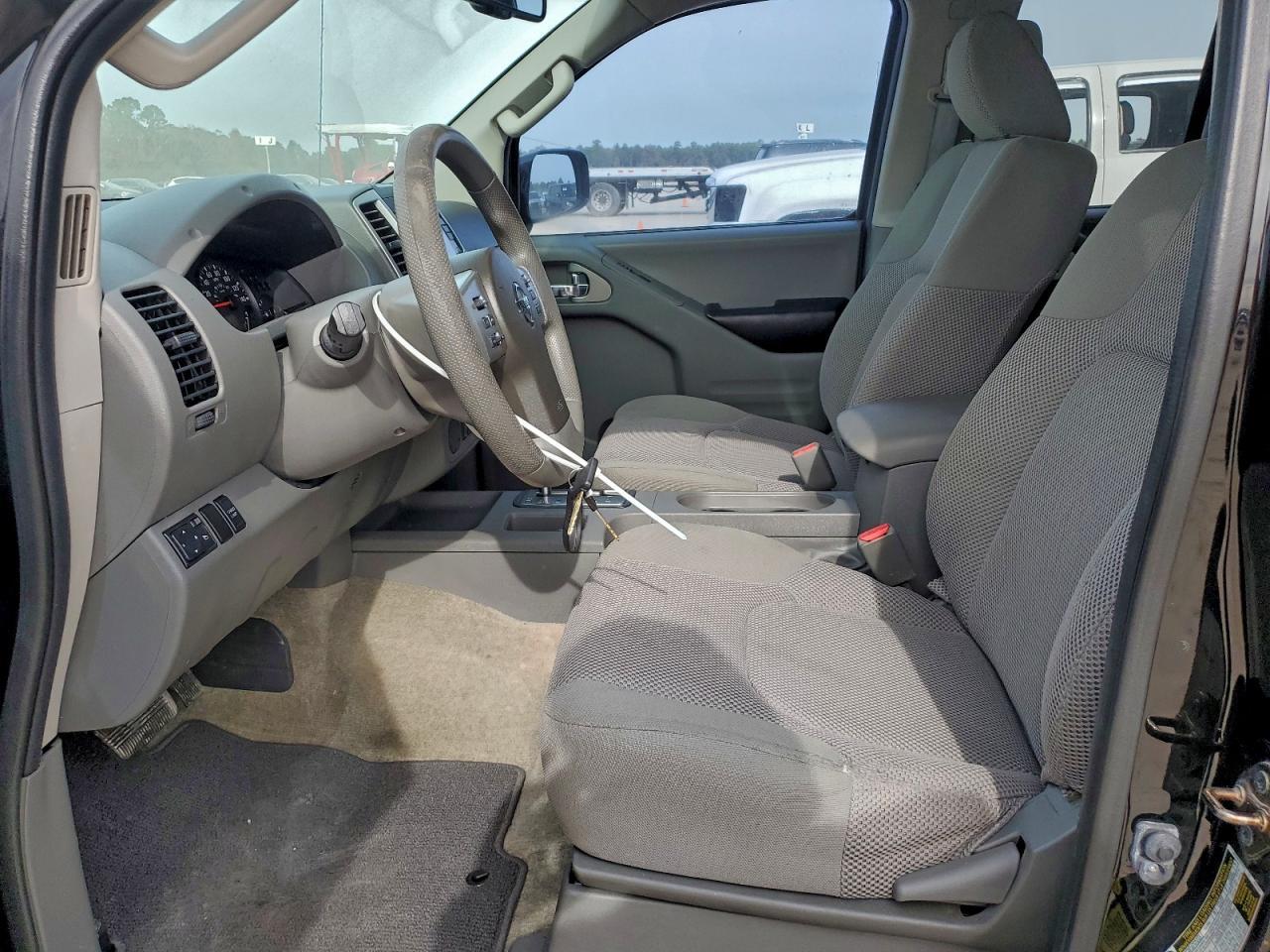 2015 Nissan Frontier S - Фото 7