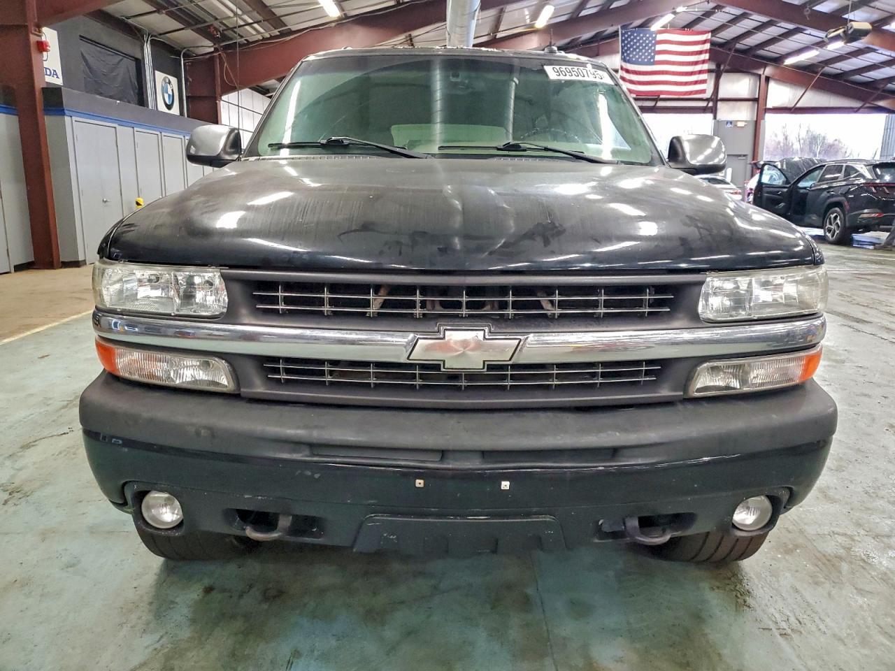 2004 Chevrolet Suburban K1500 - Image 5