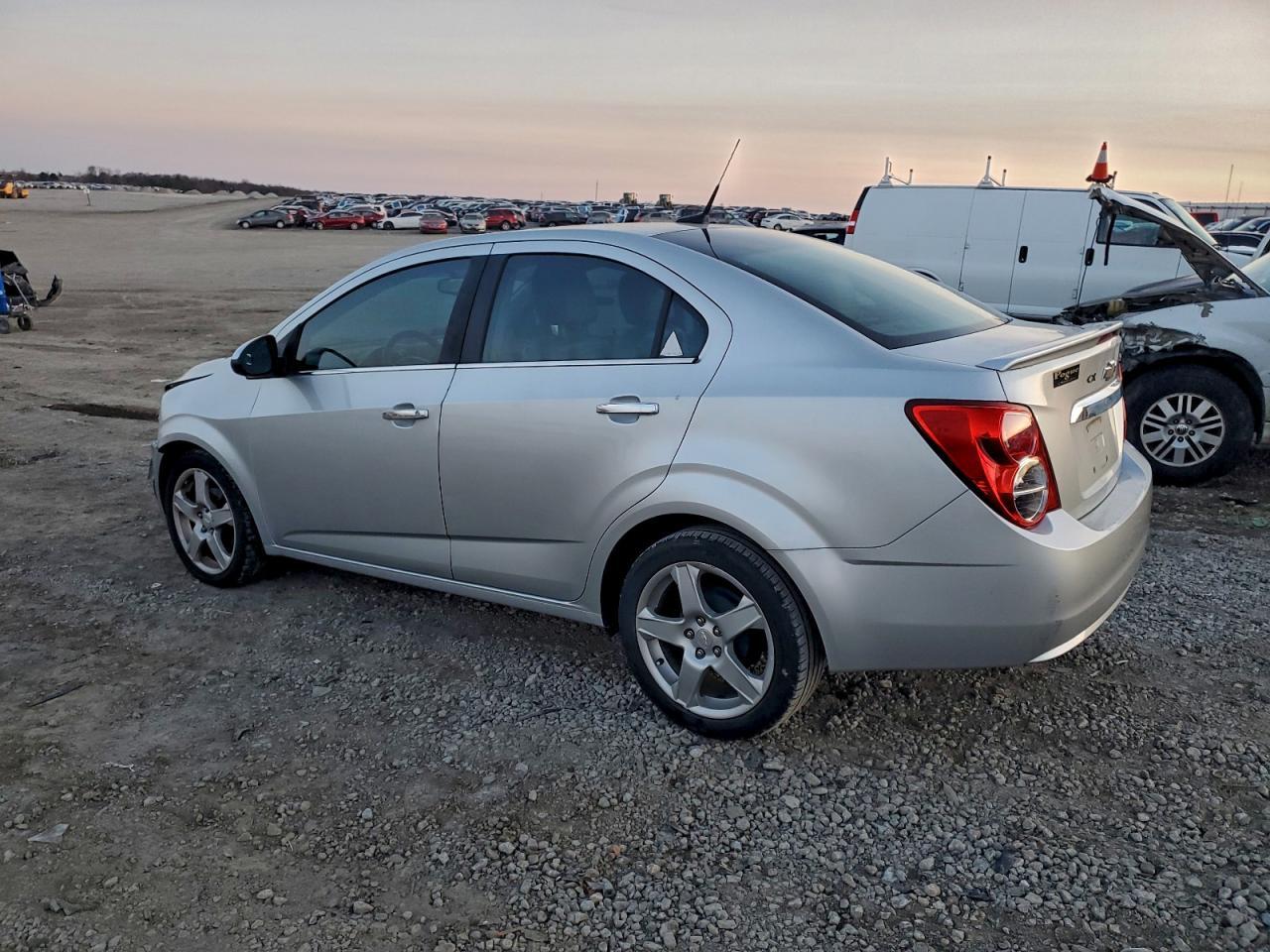 2014 Chevrolet Sonic Ltz - Фото 2
