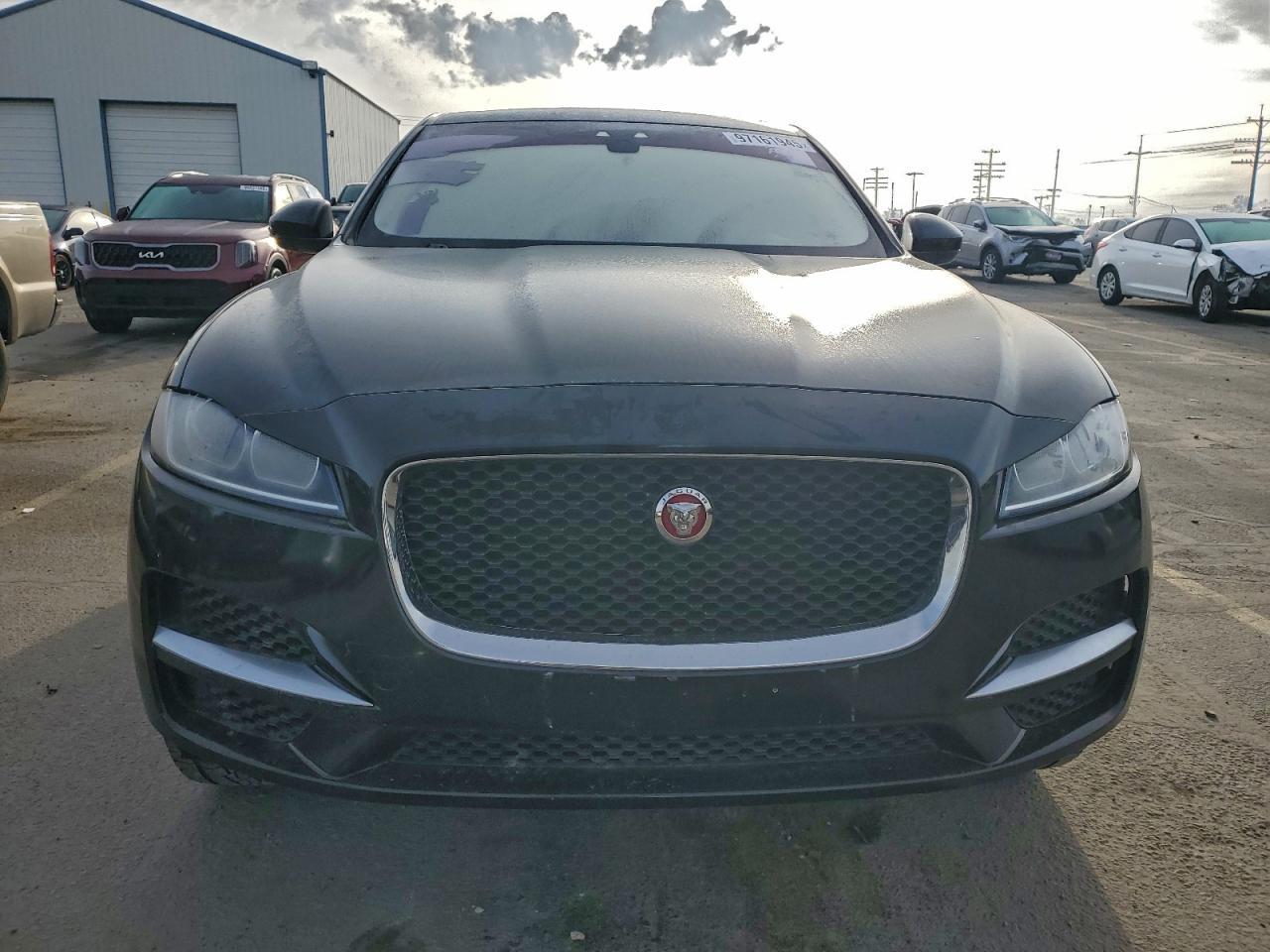 2017 Jaguar F-Pace - Image 5