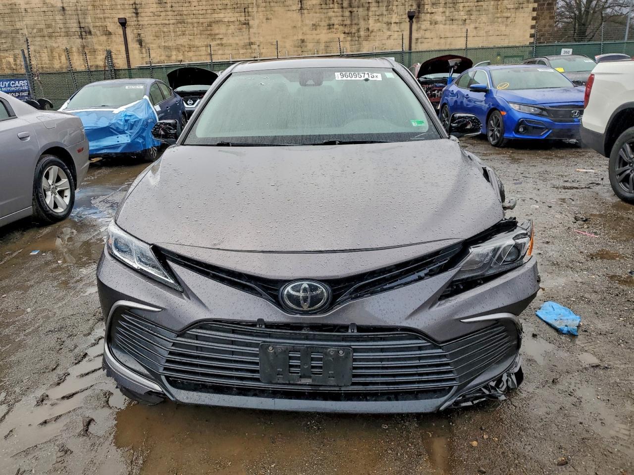 2023 Toyota Camry Le - Фото 5