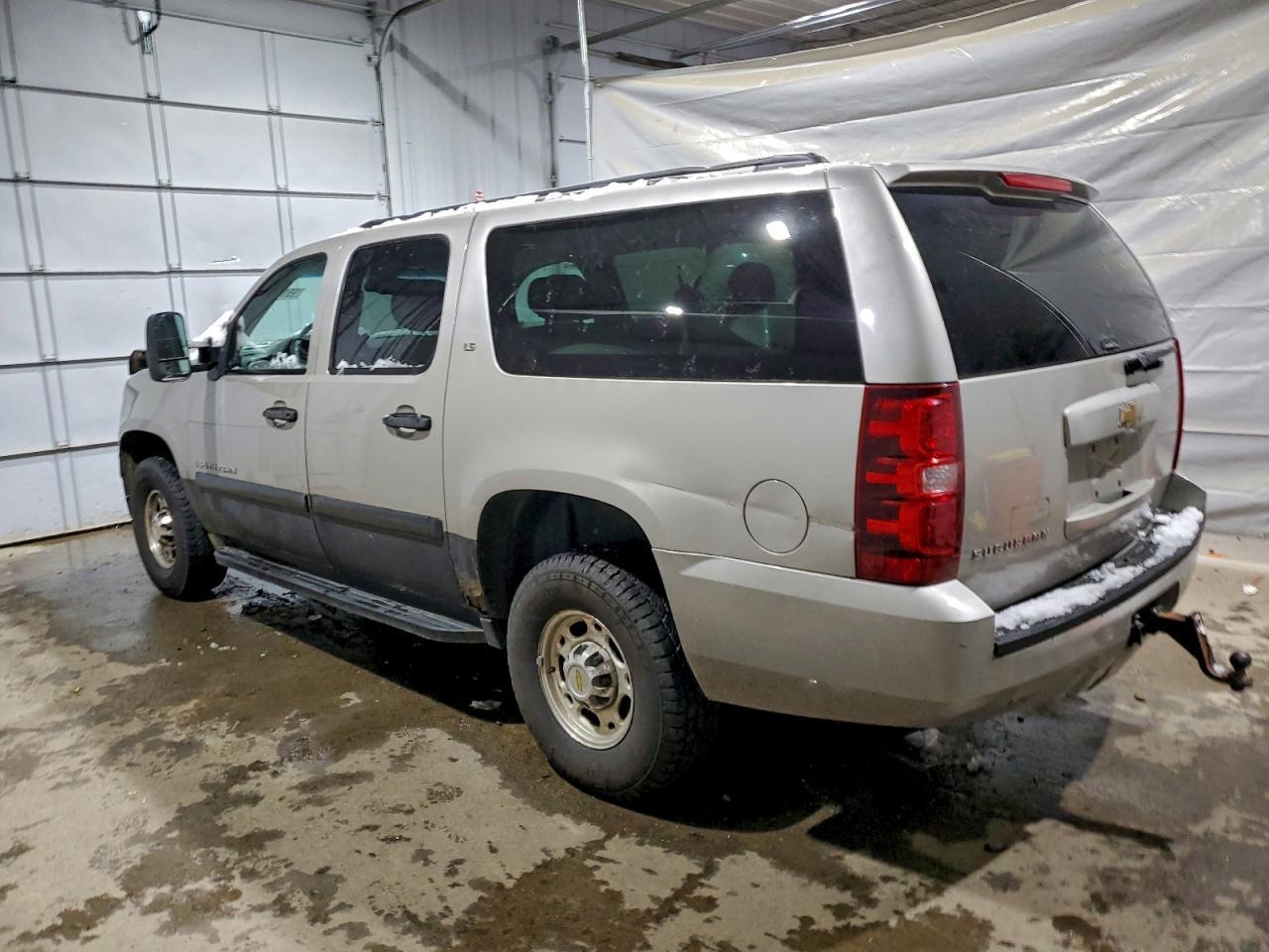 2007 Chevrolet Suburban K2500 - Image 2