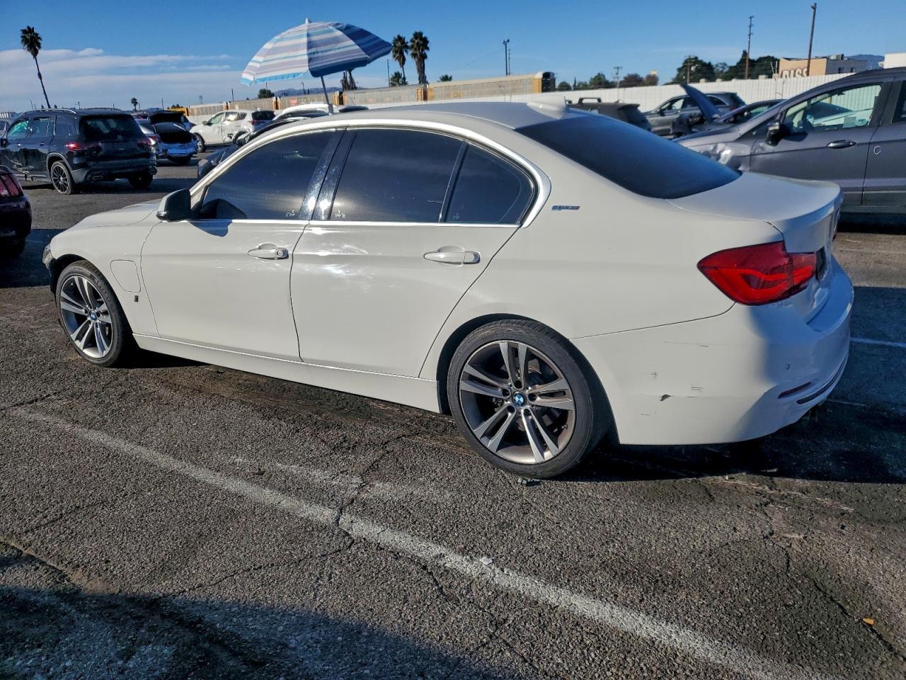 2018 BMW 330E - Фото 2