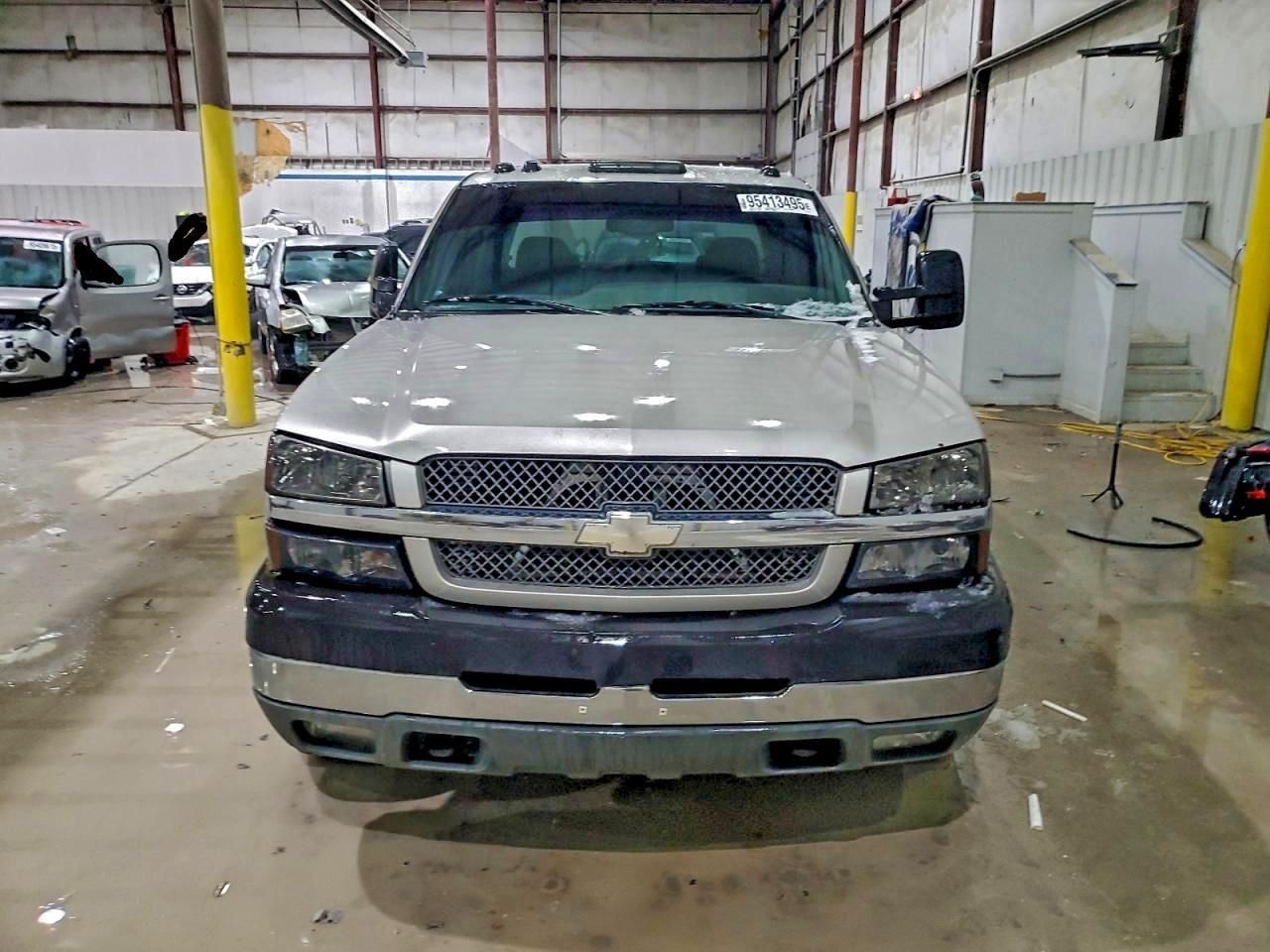 2004 Chevrolet Silverado K2500 Heavy Duty - Image 5